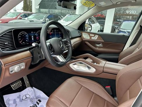 Used 2024 Mercedes-Benz GLS 450 4MATIC image 11