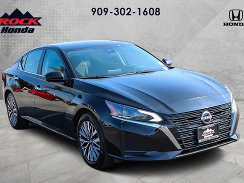 Used 2025 Nissan Altima 2.5 SV FWD image 3
