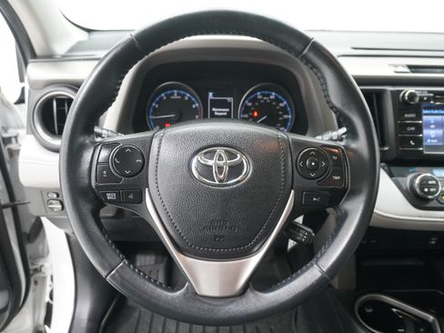 Used 2018 Toyota RAV4 XLE FWD image 15