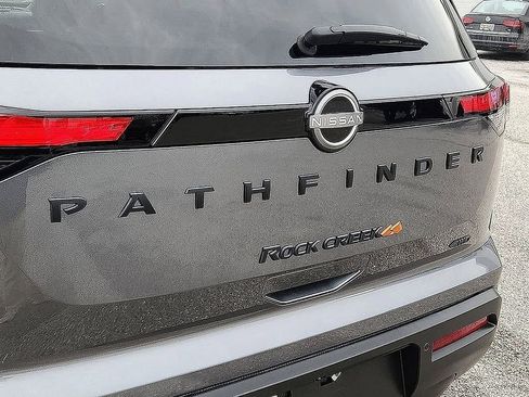 Used 2025 Nissan Pathfinder Rock Creek image 11