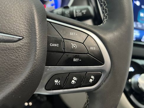 Used 2024 Chrysler Pacifica Touring-L image 56