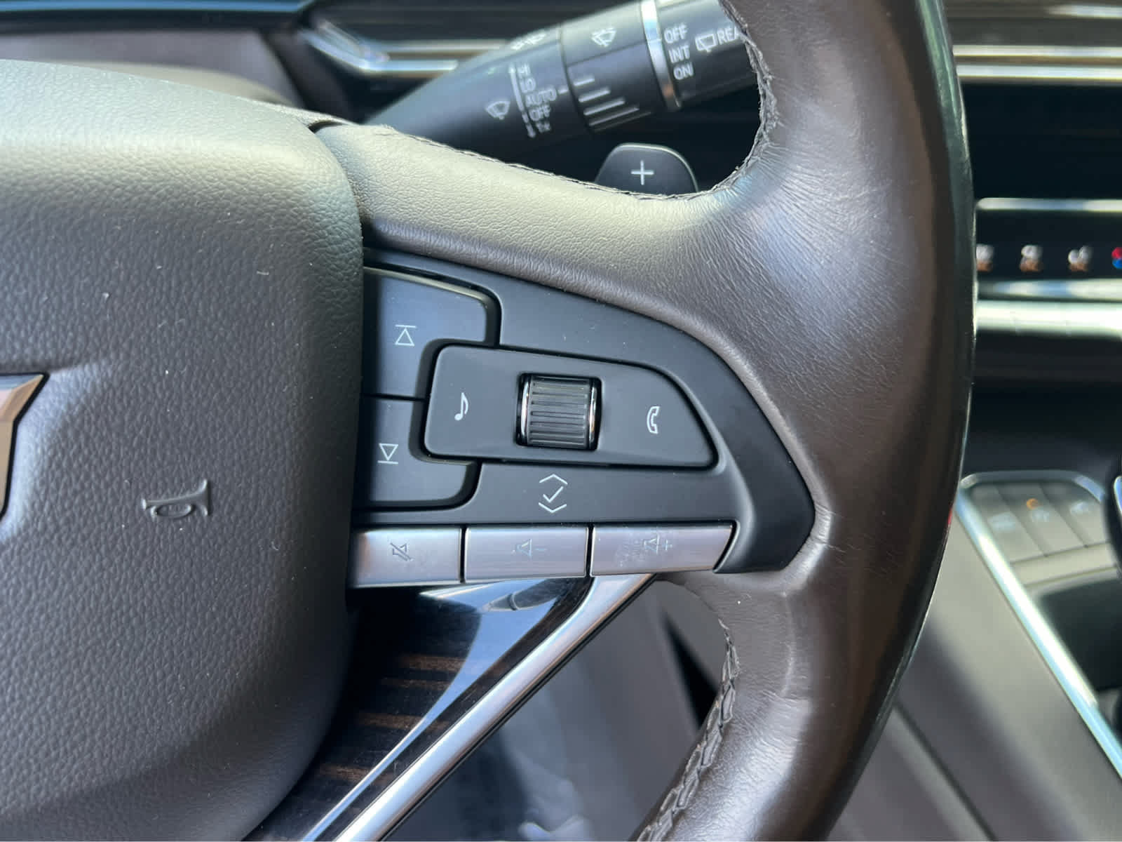 Used 2021 Cadillac Escalade ESV Sport w/ Driver Assist Tech Package AWD/4WD image 35