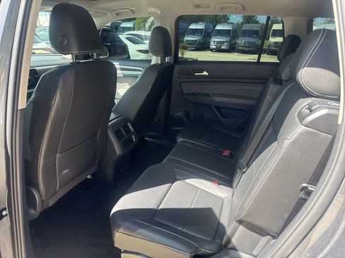 Used 2023 Volkswagen Atlas SE w/ Panoramic Sunroof Package image 10