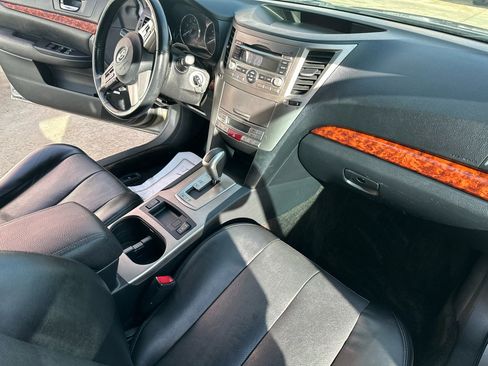 Used 2011 Subaru Outback 2.5i Limited w/ PWR Moonroof Pkg image 14