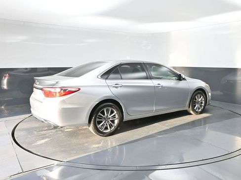 Used 2017 Toyota Camry SE w/ Moonroof Package image 15