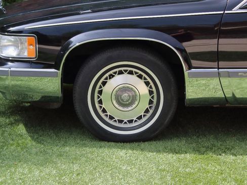 Used 1996 Cadillac Fleetwood Brougham RWD image 33