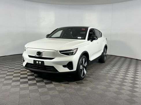 Used 2024 Volvo C40 P8 Recharge Plus w/ Climate Package image 3