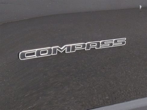 Certified 2022 Jeep Compass Limited image 13