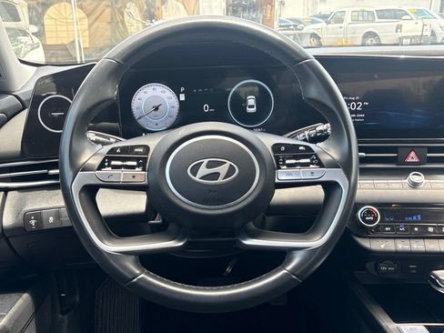Used 2025 Hyundai Elantra SEL FWD image 18