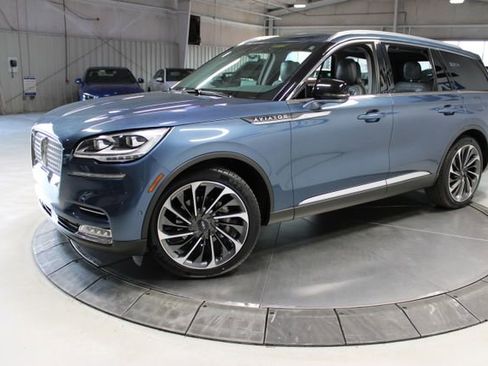 Used 2020 Lincoln Aviator Reserve w/ Equipment Group 202A image 4
