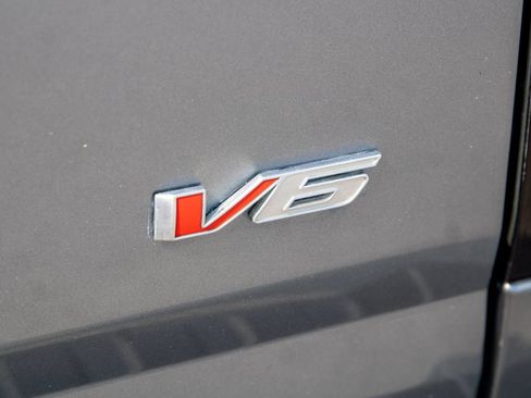 Used 2022 Chevrolet Colorado LT AWD/4WD image 41