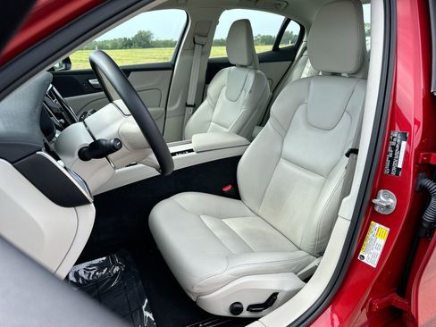 Used 2024 Volvo S60 B5 Core image 11