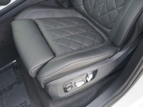 Used 2025 BMW X5 M60i image 11