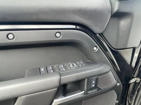 Used 2025 Land Rover Defender 130 X-Dynamic SE AWD/4WD image 11