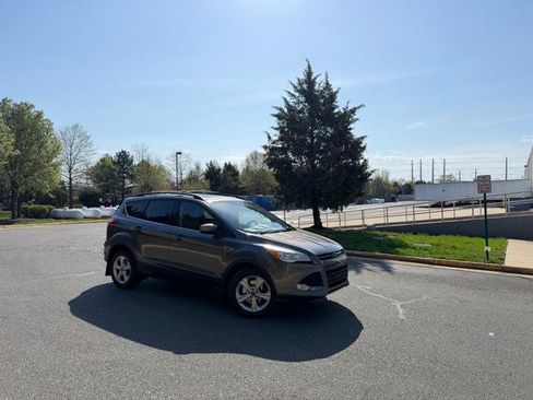 Used 2014 Ford Escape SE w/ Equipment Group 201A image 2