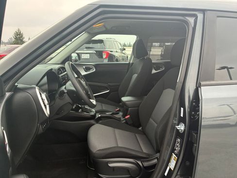 Used 2025 Kia Soul LX w/ LX Technology Package image 24