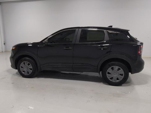 Used 2025 Nissan Kicks S FWD image 3