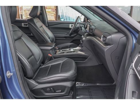 Used 2020 Ford Explorer XLT w/ Equipment Group 202A image 14