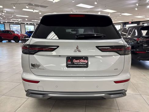 New 2026 Mitsubishi Outlander SE FWD image 5