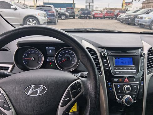 Used 2017 Hyundai Elantra GT image 16