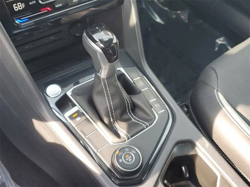 Used 2025 Volkswagen Taos SEL image 25