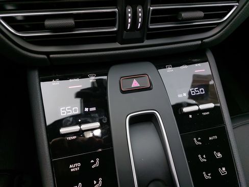 Certified 2026 Porsche Macan AWD/4WD image 23