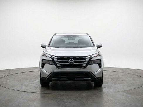 Used 2025 Nissan Rogue SV image 1