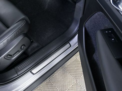 Certified 2025 Volvo XC40 B5 Plus image 26