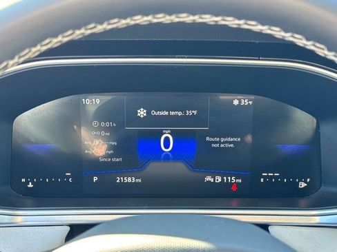 Used 2025 Volkswagen Taos SE image 14