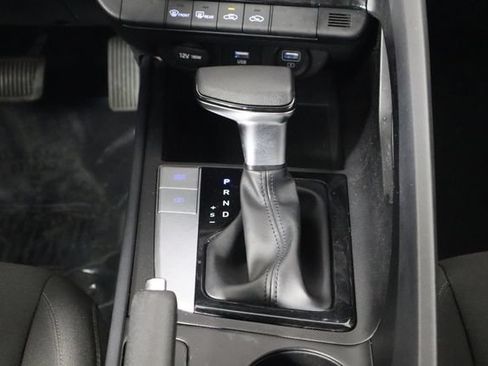 Used 2022 Hyundai Elantra SEL FWD image 25