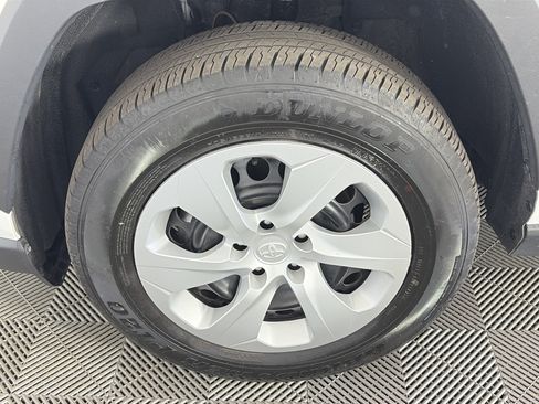 Used 2025 Toyota RAV4 LE AWD/4WD image 13