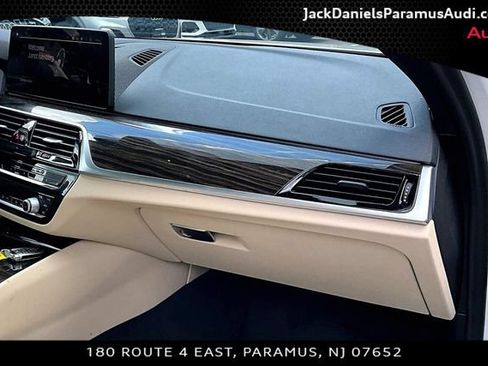 Used 2021 BMW 530e xDrive w/ Premium Package AWD/4WD image 14