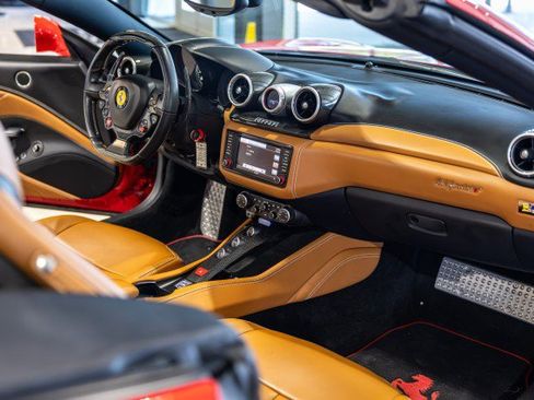 Used 2015 Ferrari California T RWD image 47