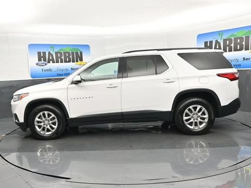 Used 2021 Chevrolet Traverse LT FWD image 2