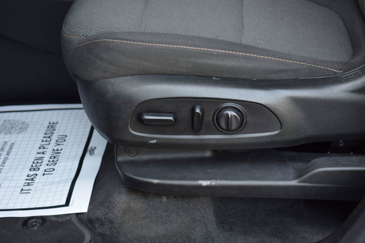 Used 2020 Chevrolet Traverse LT FWD image 34