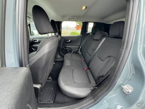Used 2018 Jeep Renegade Altitude w/ Advanced Technology Group AWD/4WD image 15