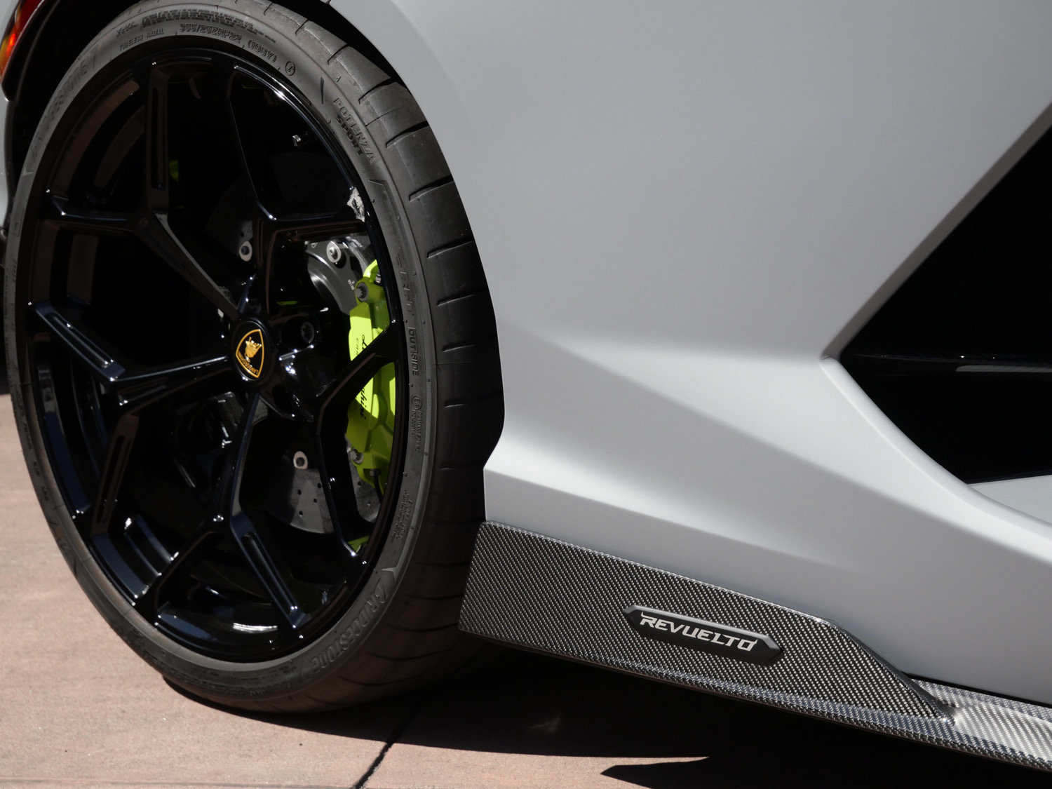 Used 2025 Lamborghini Revuelto AWD/4WD image 12