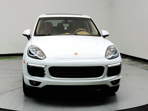 Used 2017 Porsche Cayenne Platinum Edition w/ Premium Package (PJV) AWD/4WD image 2