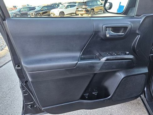 Used 2016 Toyota Tacoma TRD Off-Road image 21