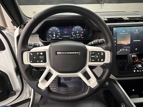 Used 2026 Land Rover Defender 110 X-Dynamic SE AWD/4WD image 28