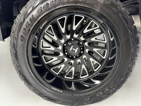 Used 2019 Chevrolet Silverado 1500 High Country w/ Technology Package image 32