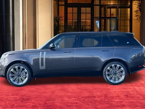 New 2026 Land Rover Range Rover Long Wheelbase SE image 3