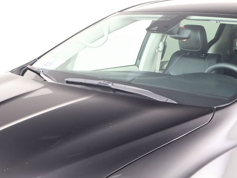 Used 2024 Chrysler Pacifica Touring-L image 12