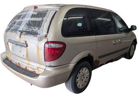Used 2006 Chrysler Town & Country FWD image 5