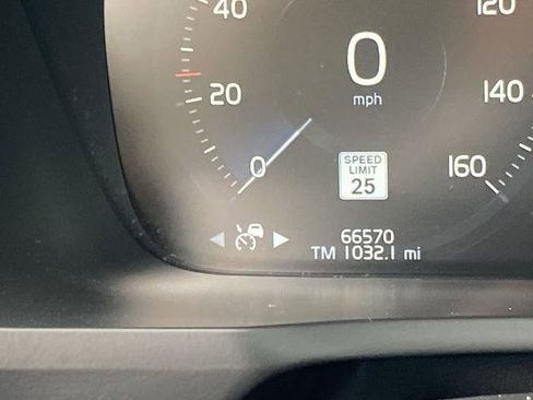 Used 2019 Volvo XC90 T6 Momentum w/ Protection Package Premier image 8