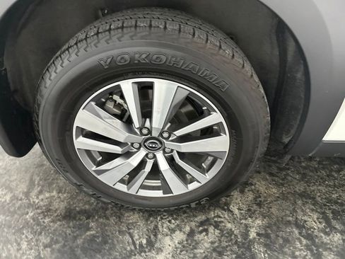 Used 2023 Nissan Pathfinder SL w/ Lighting Package (N92) AWD/4WD image 5