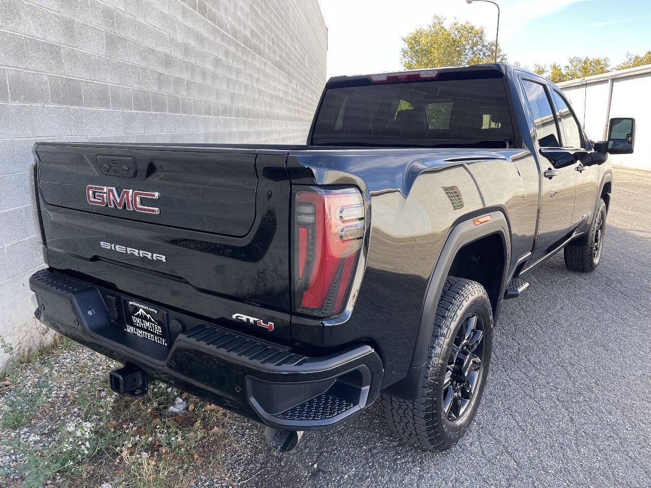 Used 2026 GMC Sierra 2500 AT4 AWD/4WD image 4