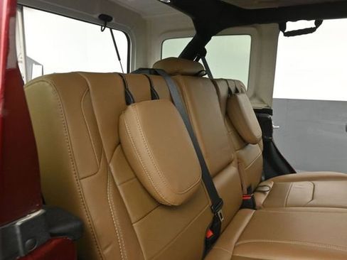 Used 2021 Jeep Wrangler Unlimited Sahara w/ Cold Weather Group AWD/4WD image 27