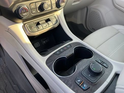 Used 2023 GMC Acadia Denali w/ Denali Ultimate Package FWD image 28