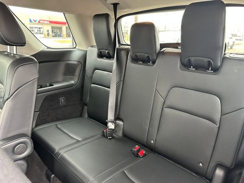 Used 2023 Nissan Pathfinder Platinum image 12